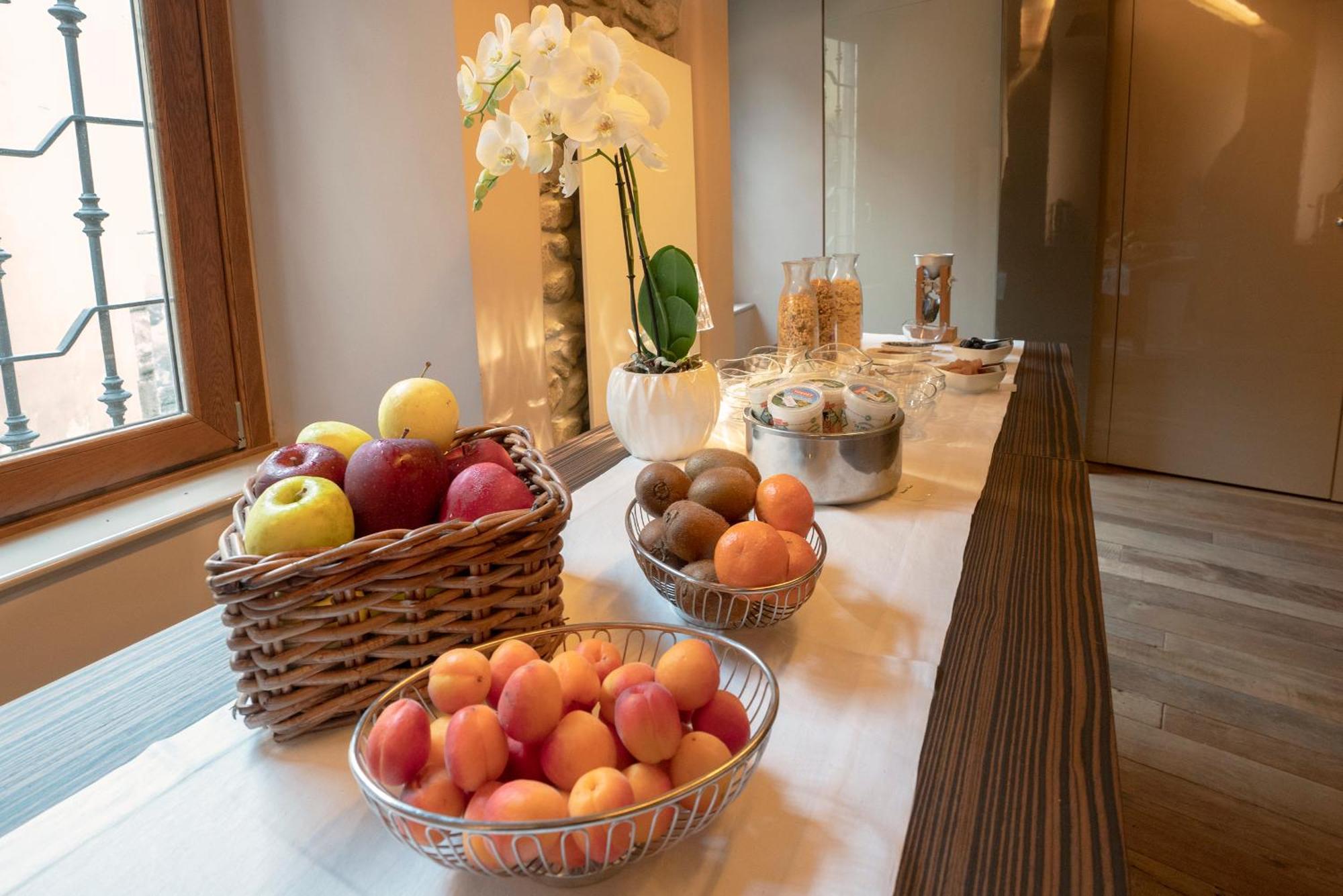Il Borgo - 1711 Luxury Guest House Arlate Exterior photo